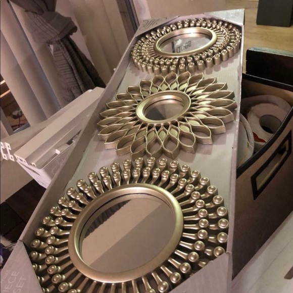 Mirrors - Picture 2 of 4